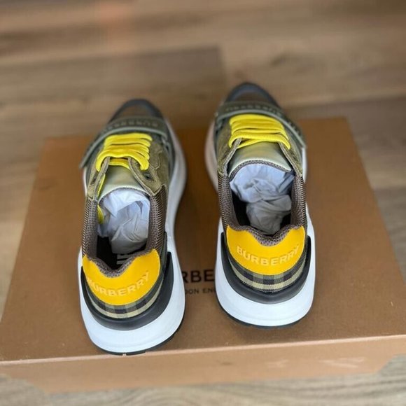 Woman Burberry Sneakers New Ramsey Check Size US 8/ EU 38 - Picture 3 of 8